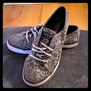 Girls slip on sneaker